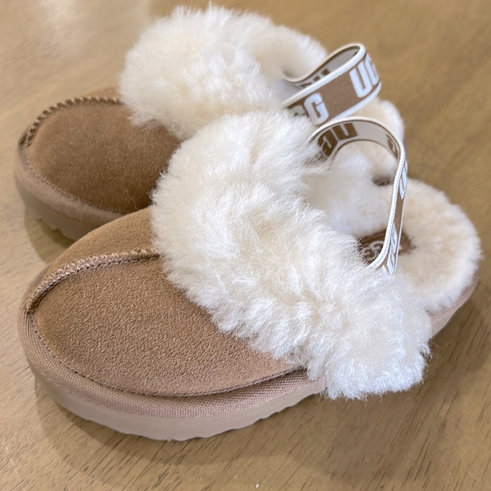Ugg toddler Slippers - size 8T. Worn once around the house.